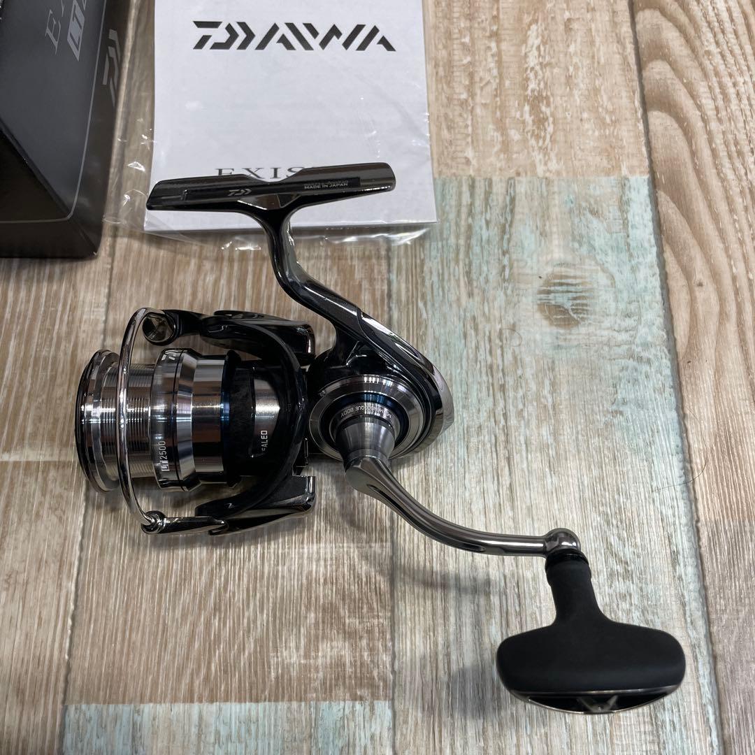 DAIWA 18EXIST LT2500リール ケース付き
