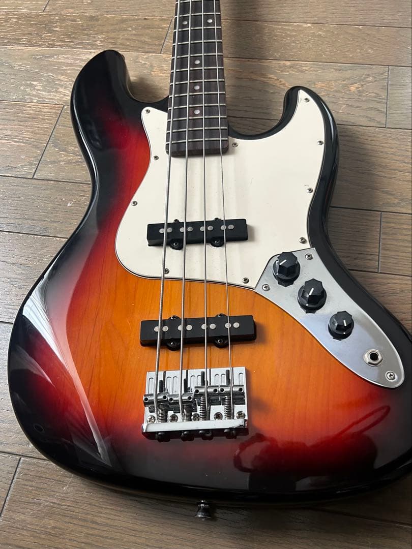 【美品】サンバースト ジャズベーススタイル　ピックアップ交換済