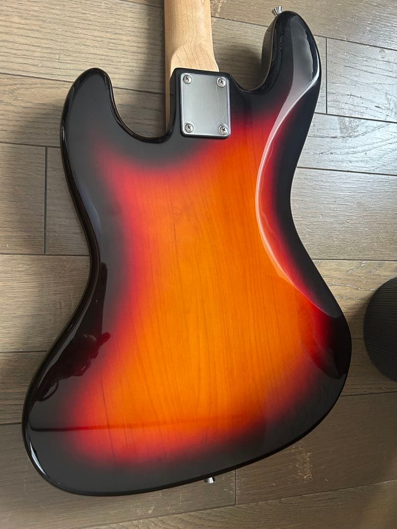 【美品】サンバースト ジャズベーススタイル　ピックアップ交換済