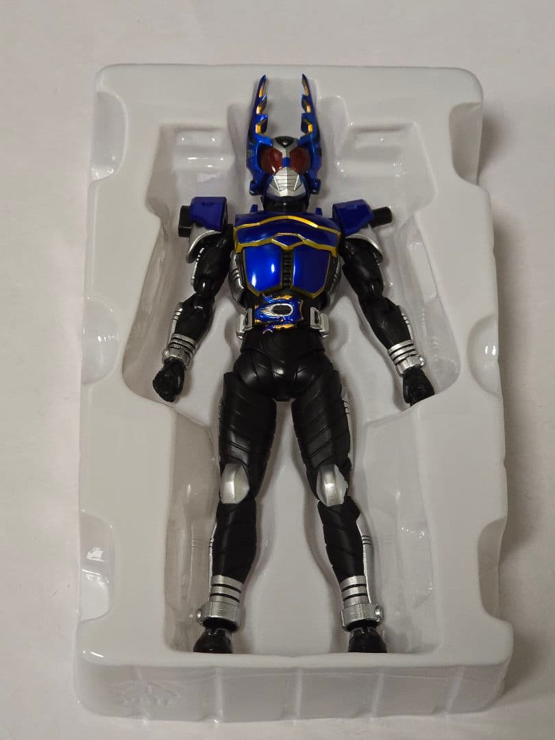 S.H.Figuarts(真骨彫製法) 仮面ライダーガタック ライダーフォーム