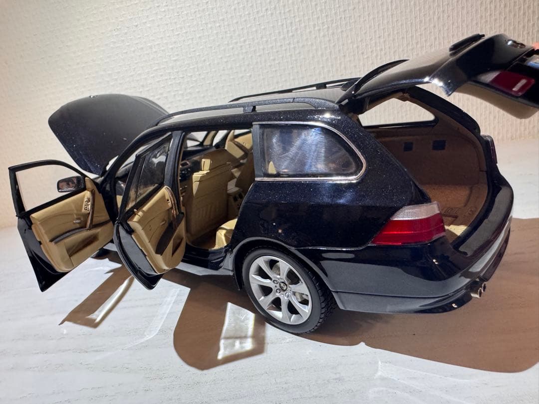  5シリーズ ツーリング ミニカー ブラック