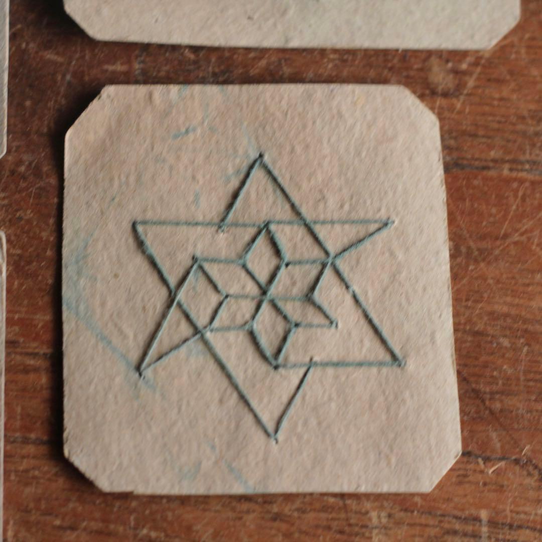 古い 背守り 4種 No.2 厚紙に刺繍 古道具 アンティーク