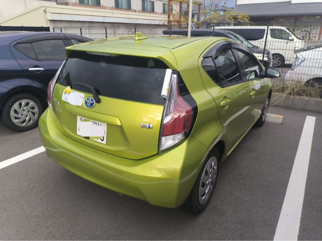 トヨタ アクアハイブリッド低走行大阪府