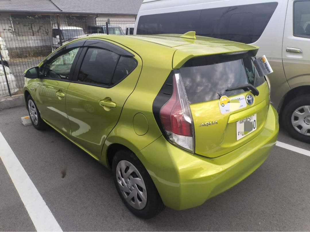 トヨタ アクアハイブリッド低走行大阪府