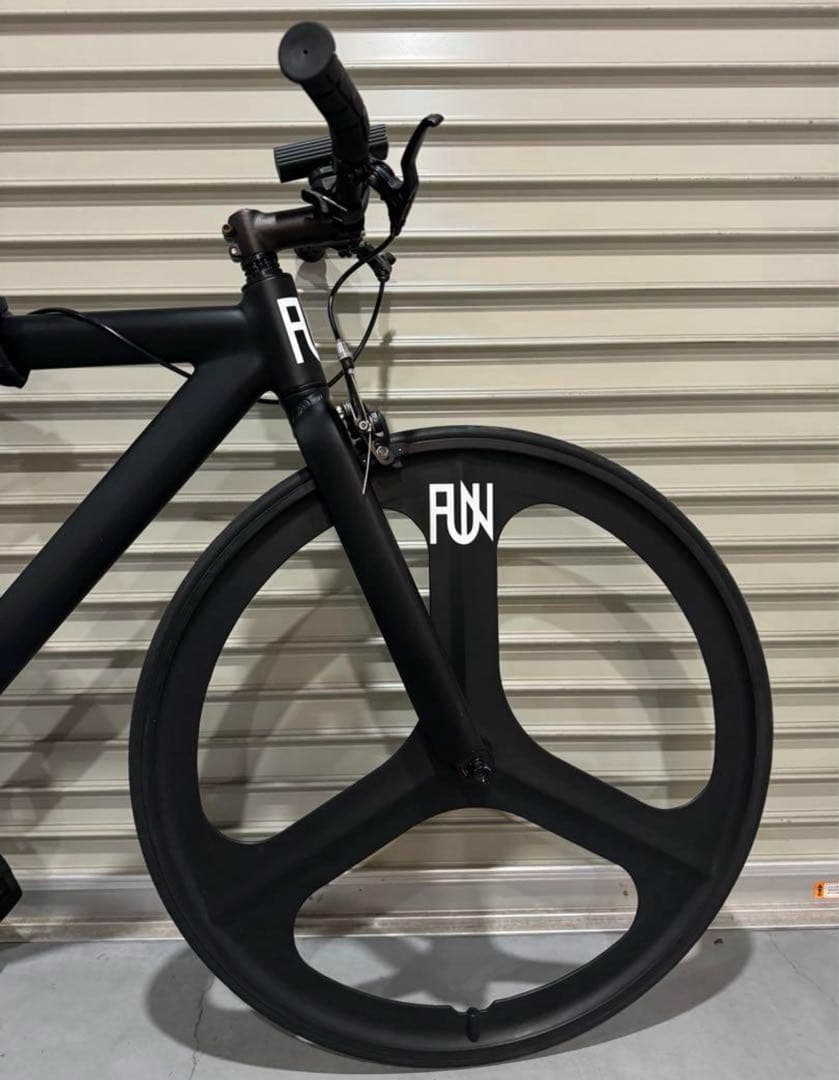 【 FUN 】ピストバイク マットブラック ゴールドホイール