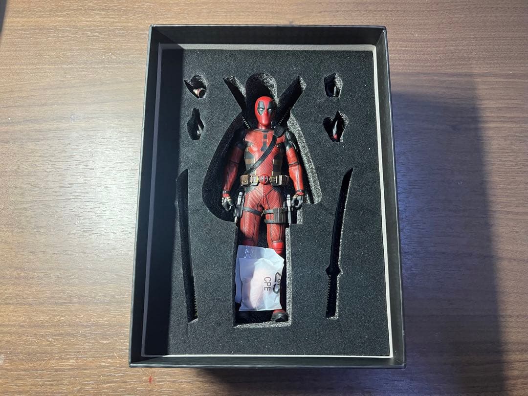 デッドプールフィギュア Thunder Toys 1/12