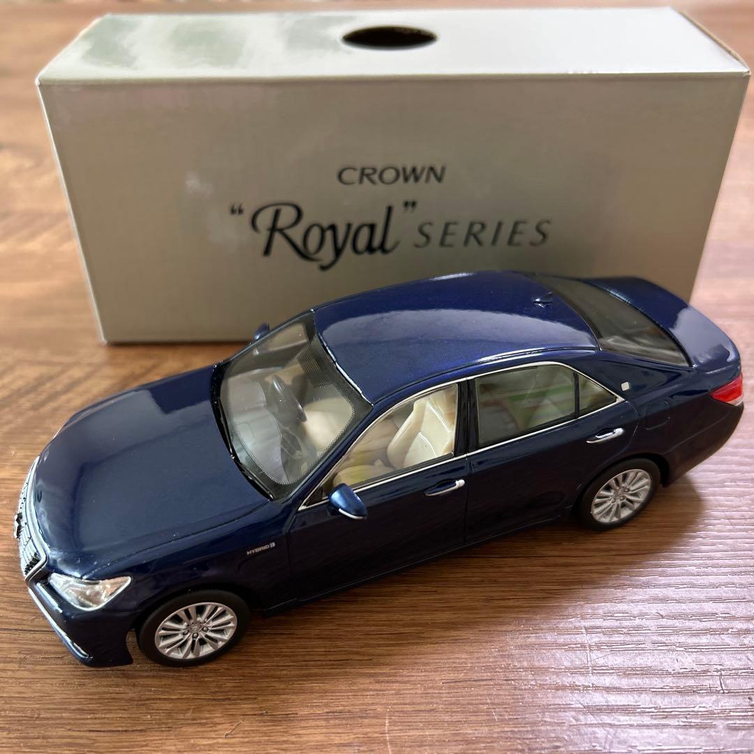 新品　非売品トヨタクラウンロイヤル サルーン　8S6 ダークブルーマイカ