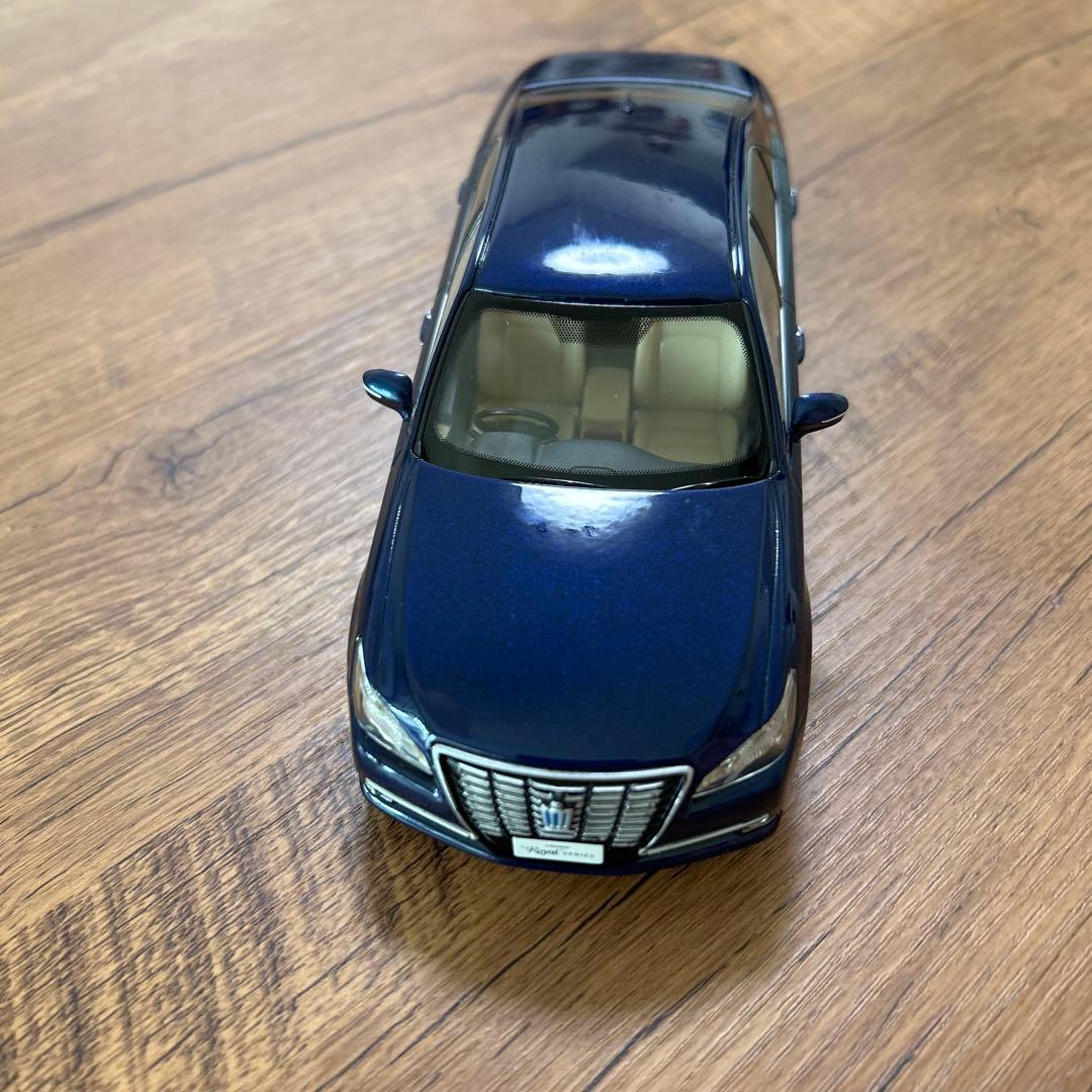 新品　非売品トヨタクラウンロイヤル サルーン　8S6 ダークブルーマイカ
