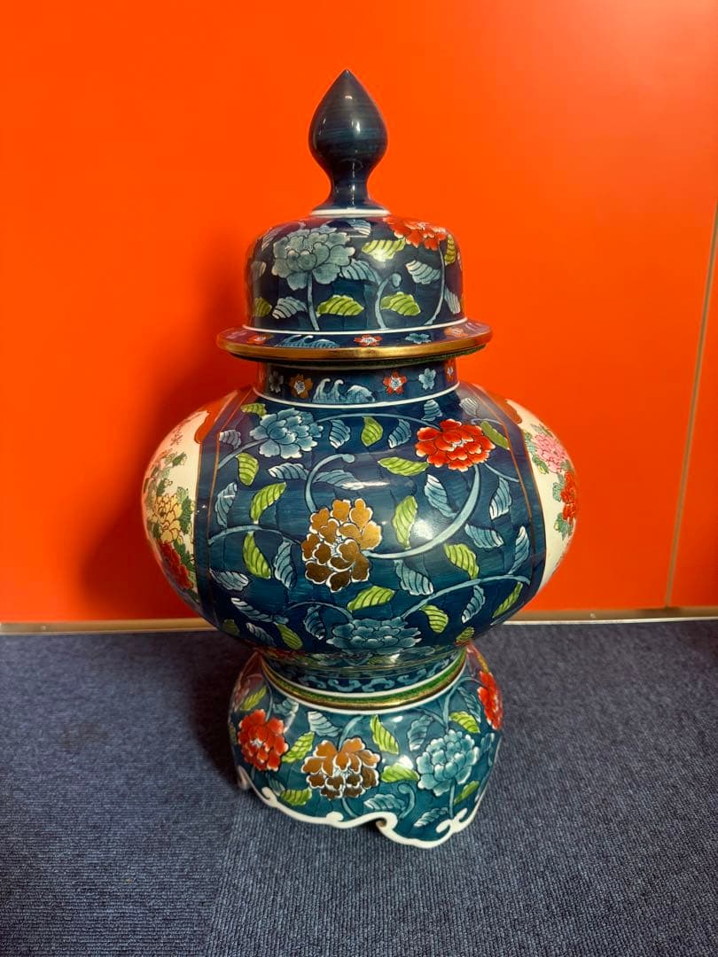 1955 366 有田焼　金龍窯　博山作　沈香壷　飾壷