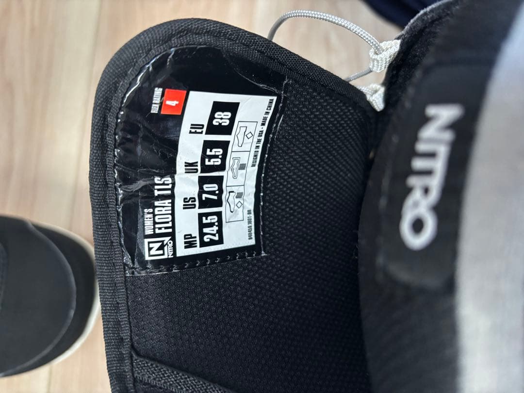 NITROのスノボー用ブーツ 24.5cm