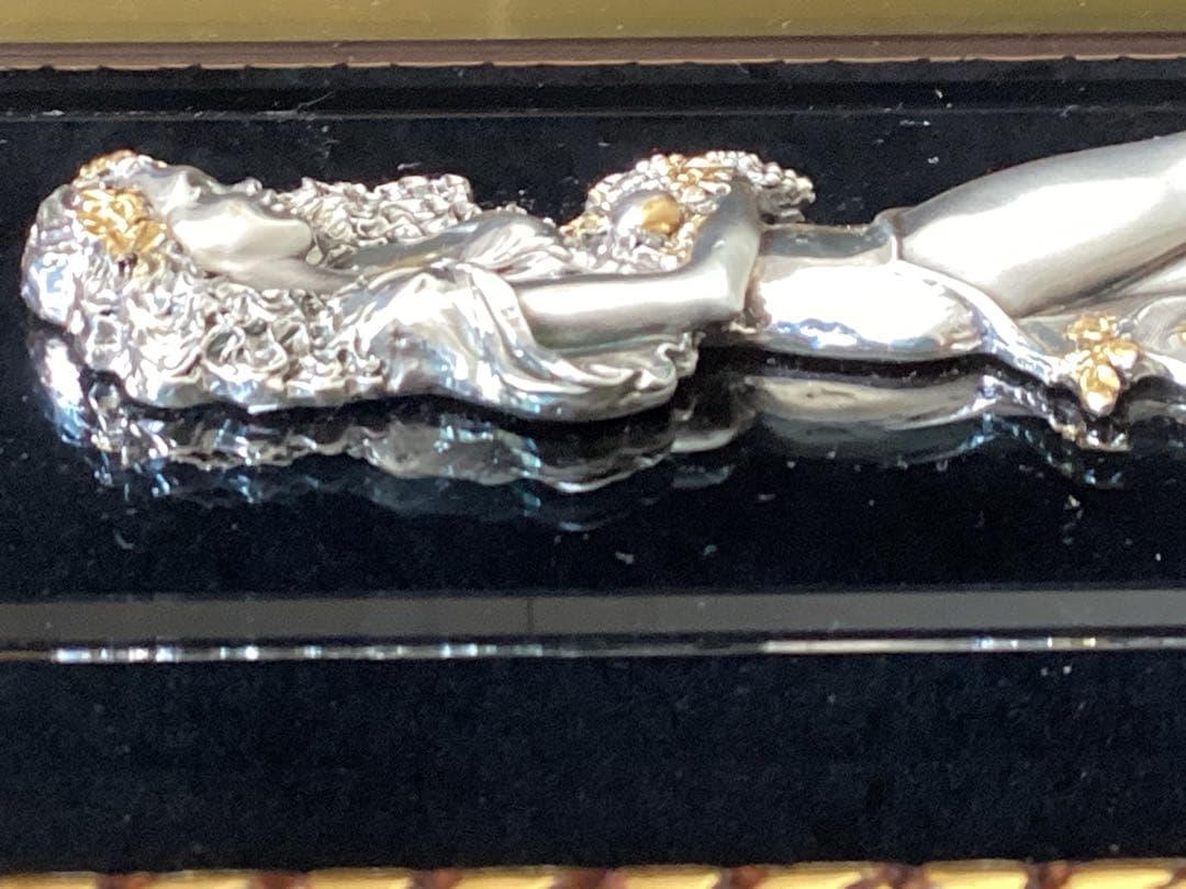 BRUNEL社イタリア製銀製立体女神レリーフ　額入り豪華ケース　カットガラス版