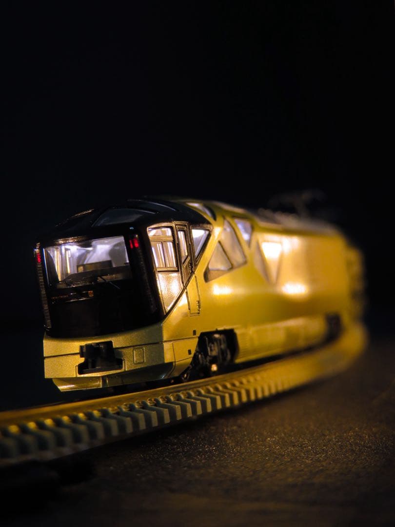 KATO E001形 TRAIN SUITE 四季島【新品,未使用品】