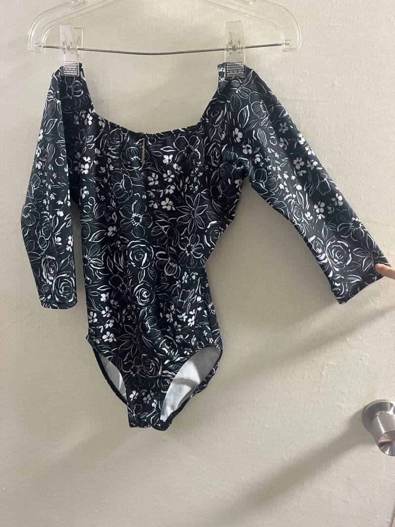 【お値下げ】stina 5分丈　黒　花柄レオタード