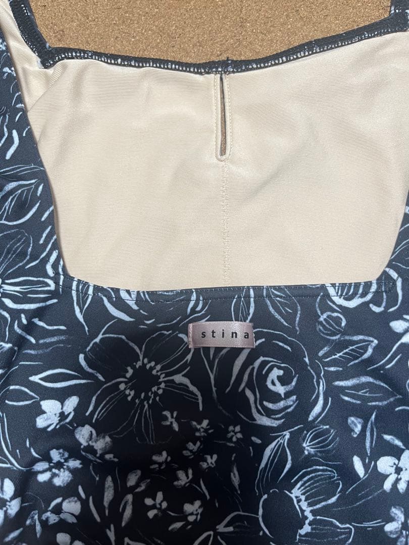 【お値下げ】stina 5分丈　黒　花柄レオタード