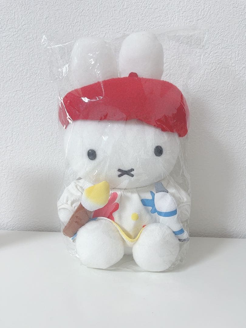 芸術家ミッフィー ぬいぐるみ