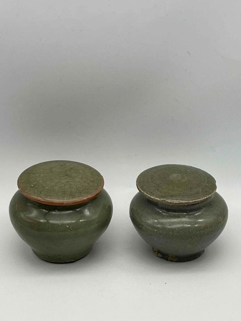 宋から元時代 青磁 龍泉窯刻花文壺　蓋付き　一対　茶入　茶道具(A-83)