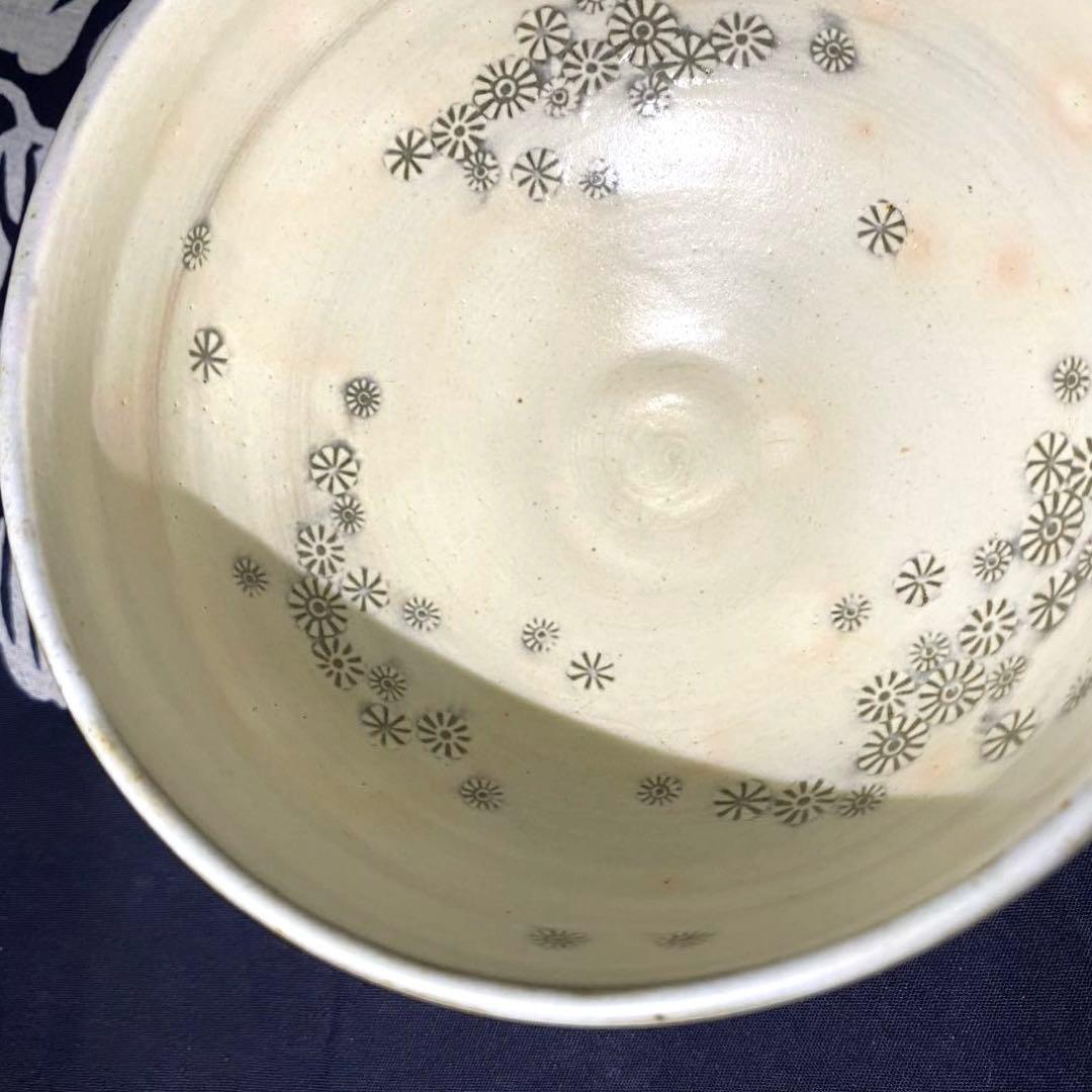 韓国人間国宝　松南申相浩　刷毛目花紋茶碗　釜谷陶房　花三島　共箱・陶歴・覚書有り