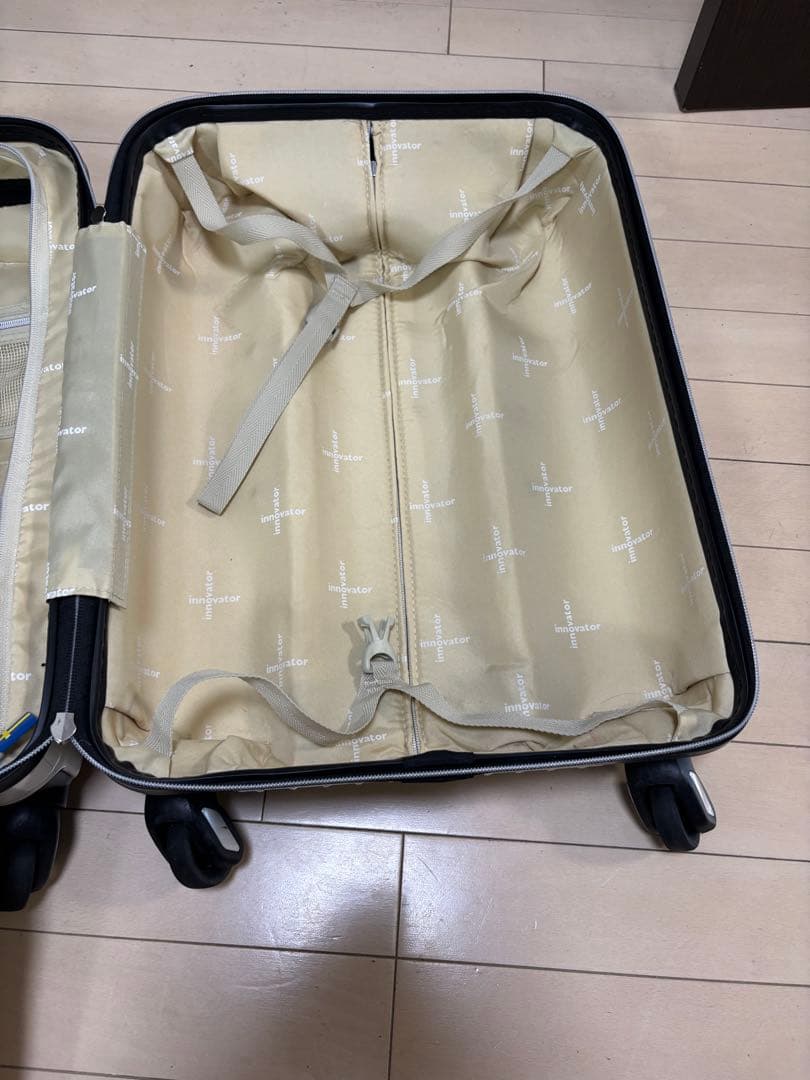 ホワイトキャリーケース 4輪