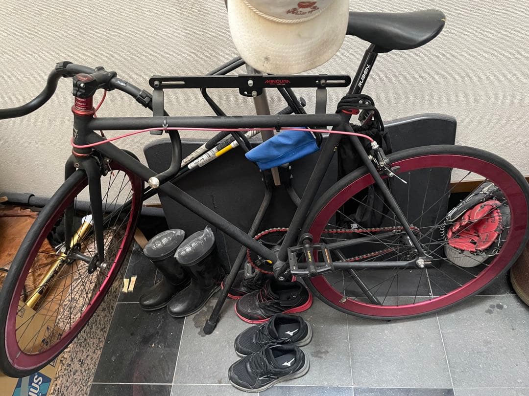 ピストバイク マットブラック 赤ホイール