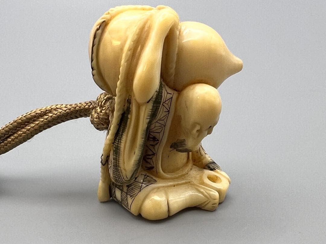 蒔絵五段印籠 風景図蒔絵 金梨地 瓢箪仙人牙根付 瑪瑙 緒締 精細細工 明治時代