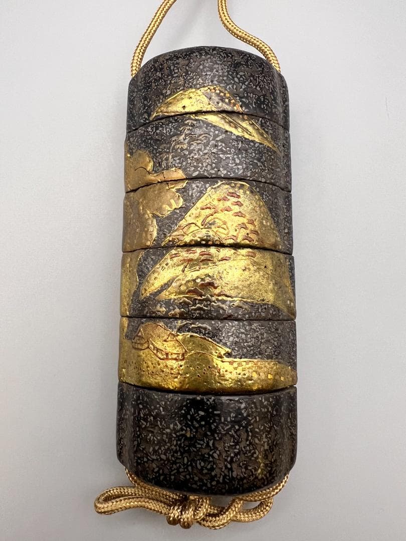 蒔絵五段印籠 風景図蒔絵 金梨地 瓢箪仙人牙根付 瑪瑙 緒締 精細細工 明治時代