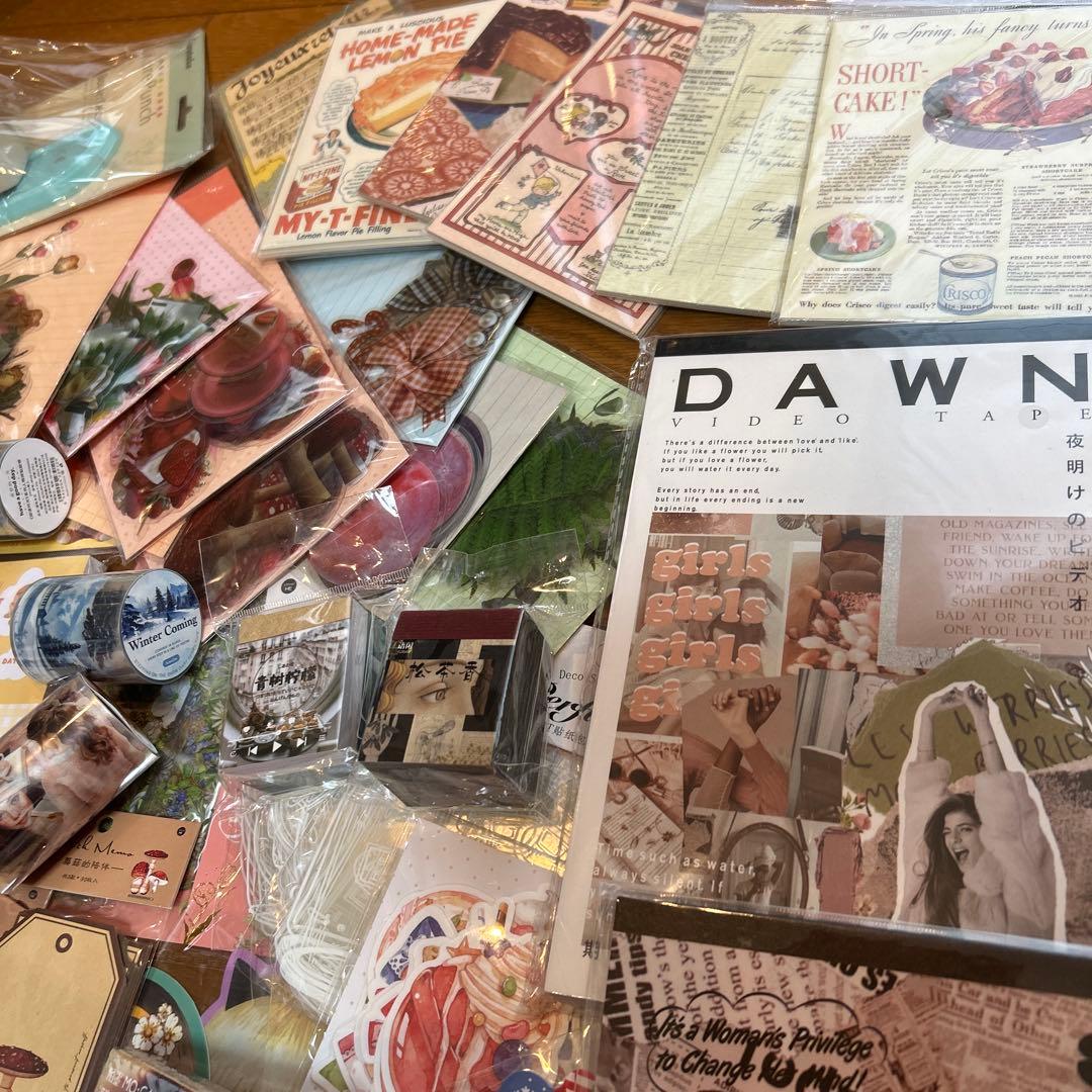 ♦️専用の出品♦️海外コラージュ素材紙 大量まとめ3★新品未使用