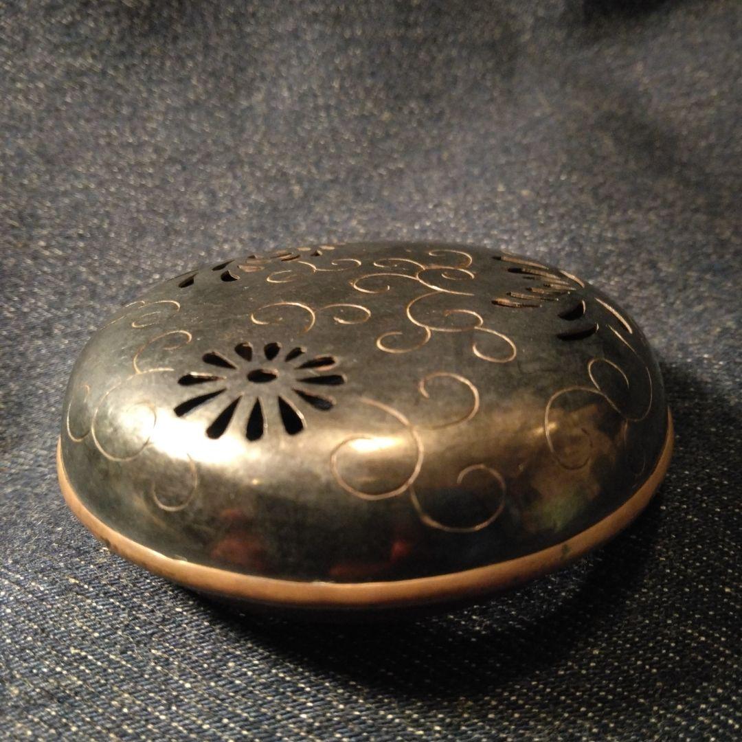 青磁焼　銀蓋　花模様の陶器香炉　骨董　お香