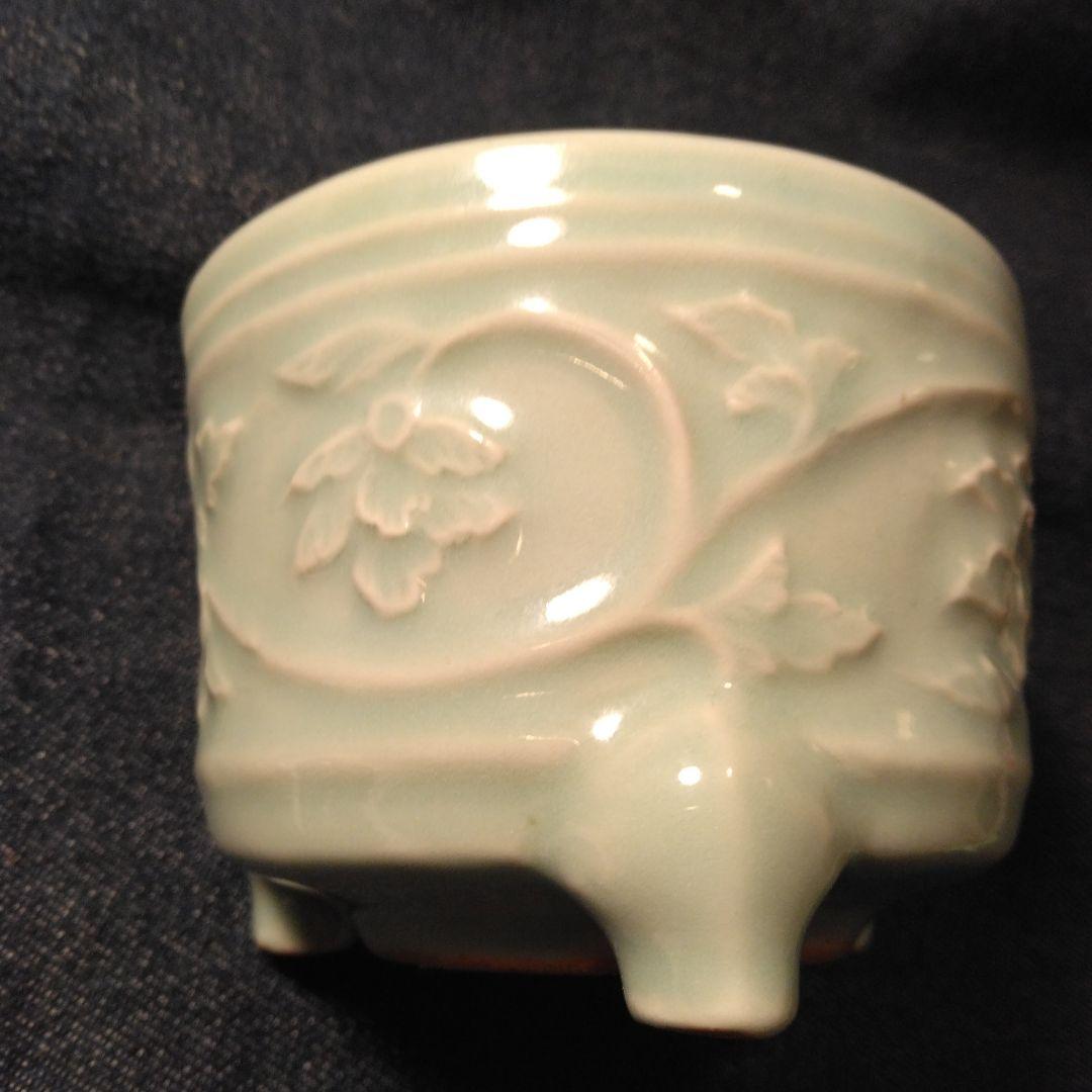 青磁焼　銀蓋　花模様の陶器香炉　骨董　お香