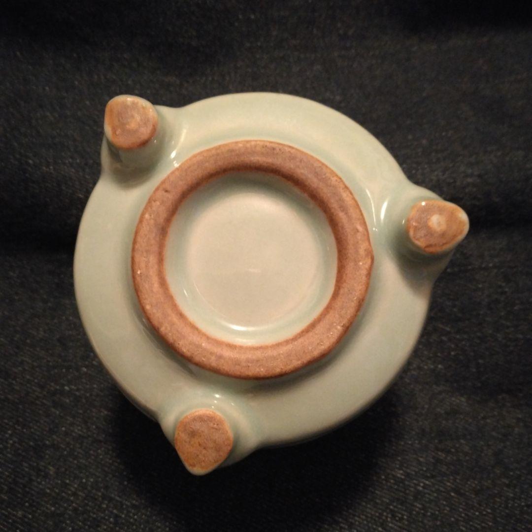 青磁焼　銀蓋　花模様の陶器香炉　骨董　お香