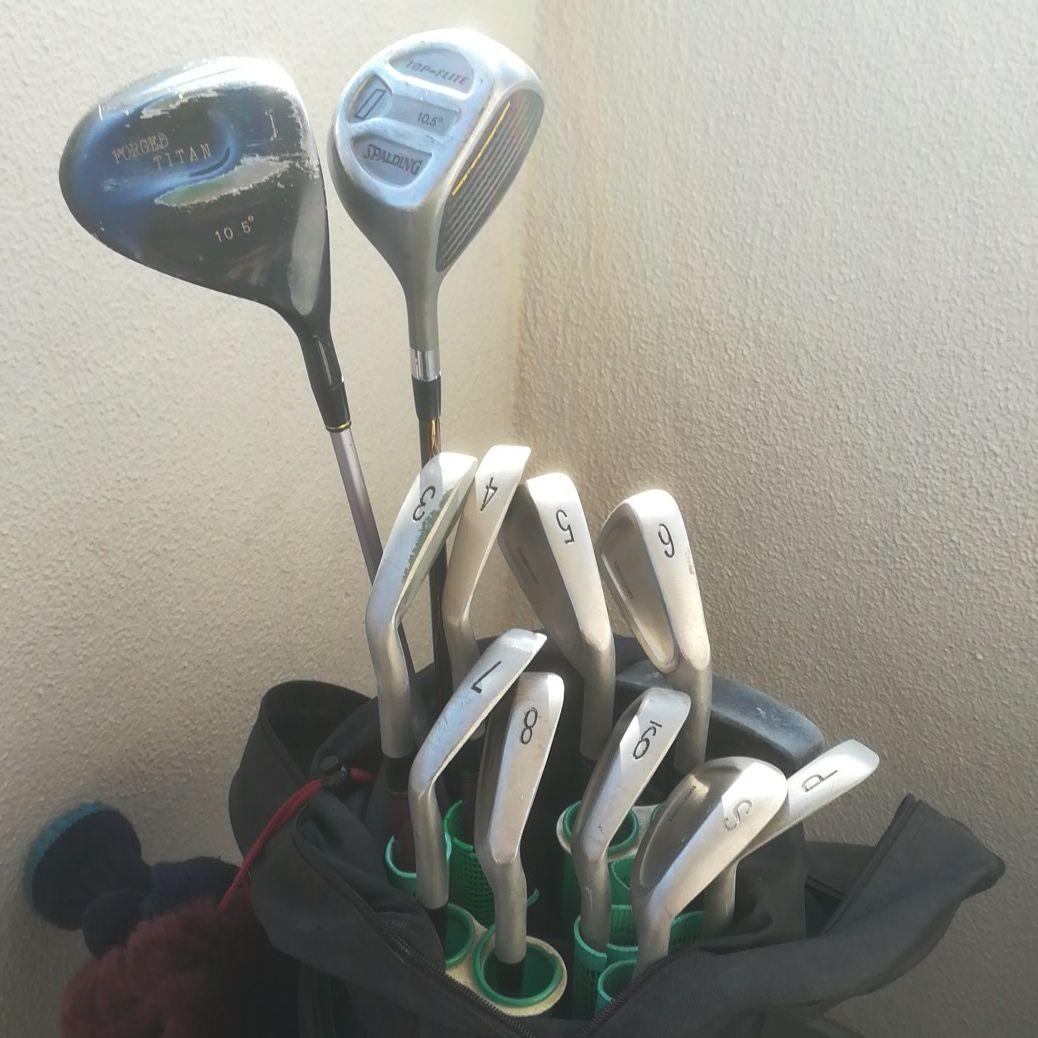 ゴルフバッグ、ゴルフクラブケース、クラブ、ボールのセット