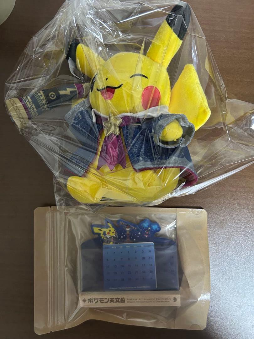 ポケモン天文台　ピカチュウぬいぐるみ　星座表　卓上カレンダーセット