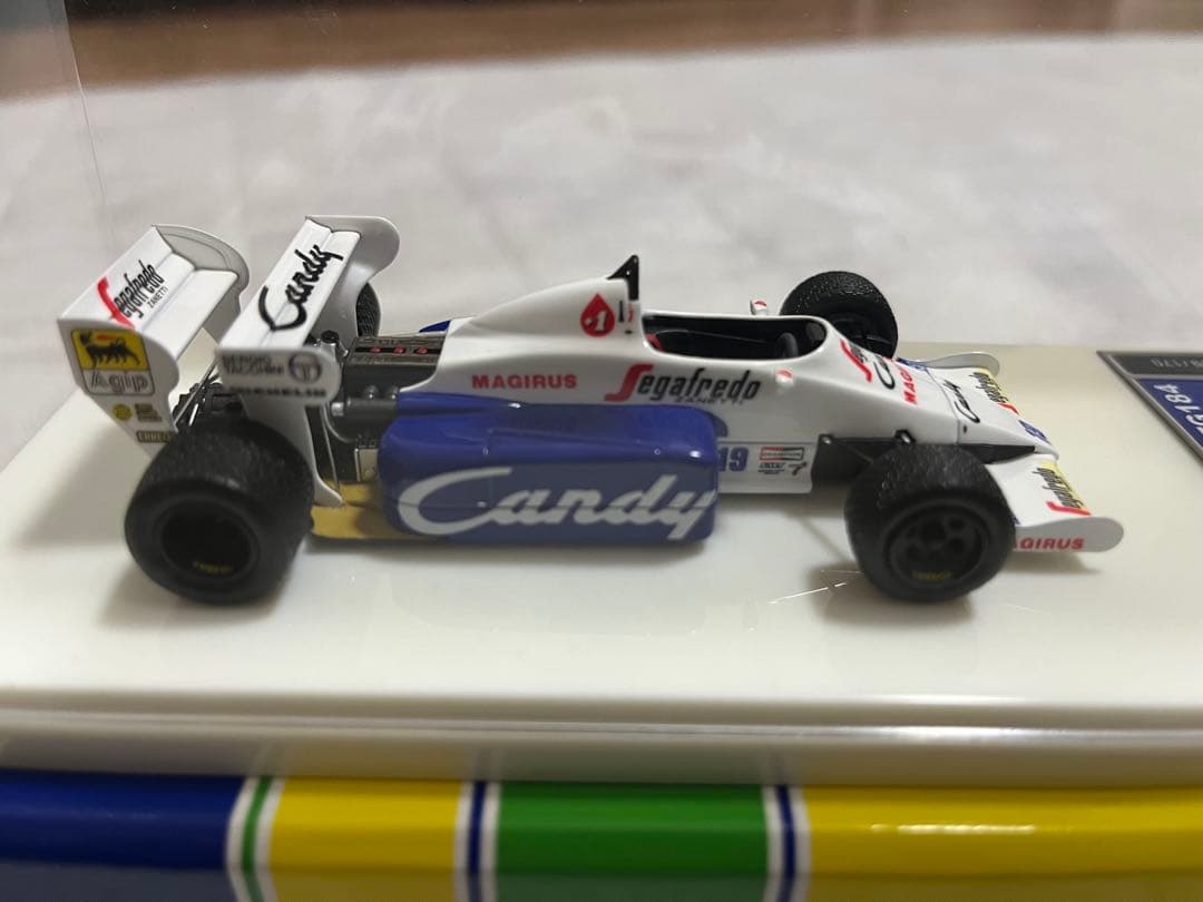F1アイルトンセナ タメオ製 トールマン ミニカー