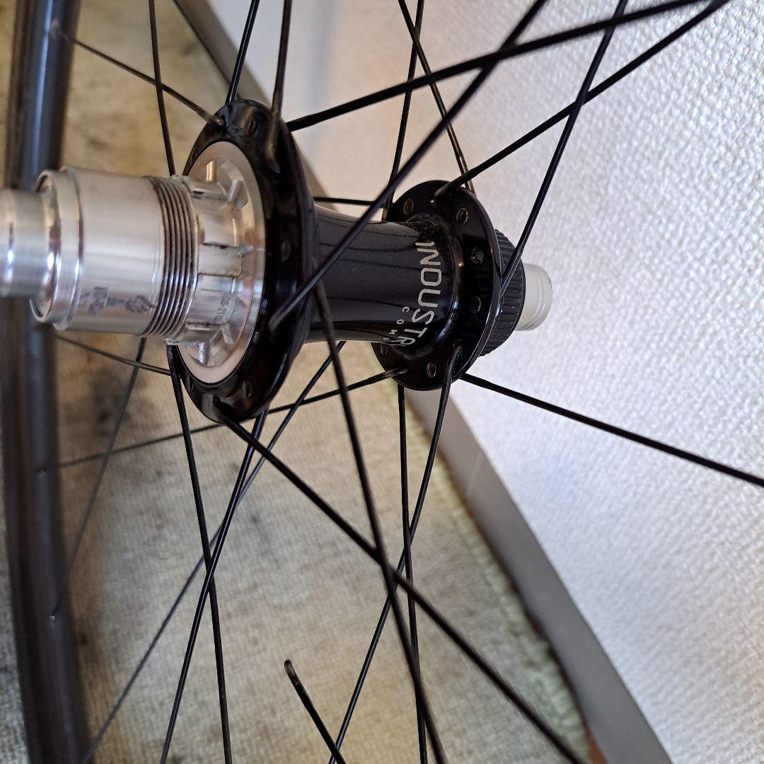 REVEL BIKE RW23カーボングラベルホイール リアスポーク１本折れ