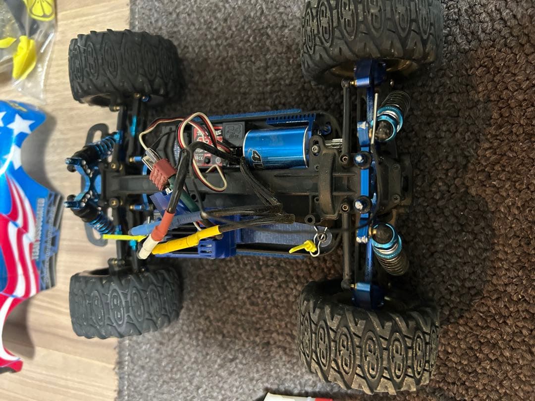 フルカスタム　アソシエイテッド　rc18mt モンスタートラック　スペアパーツ付