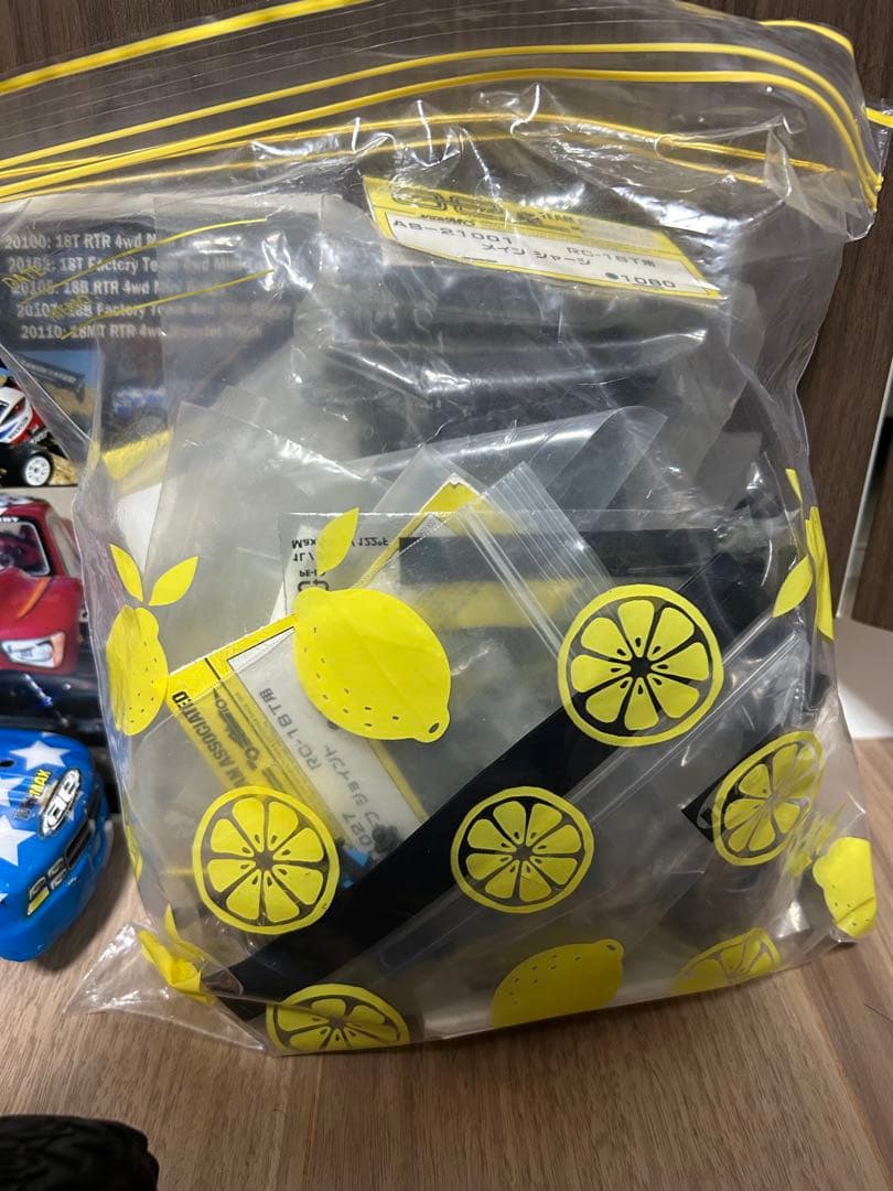 フルカスタム　アソシエイテッド　rc18mt モンスタートラック　スペアパーツ付