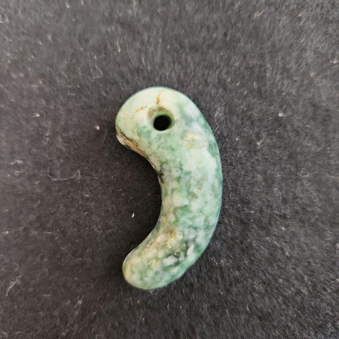 勾玉‥弥生～古墳時代の翡翠製勾玉