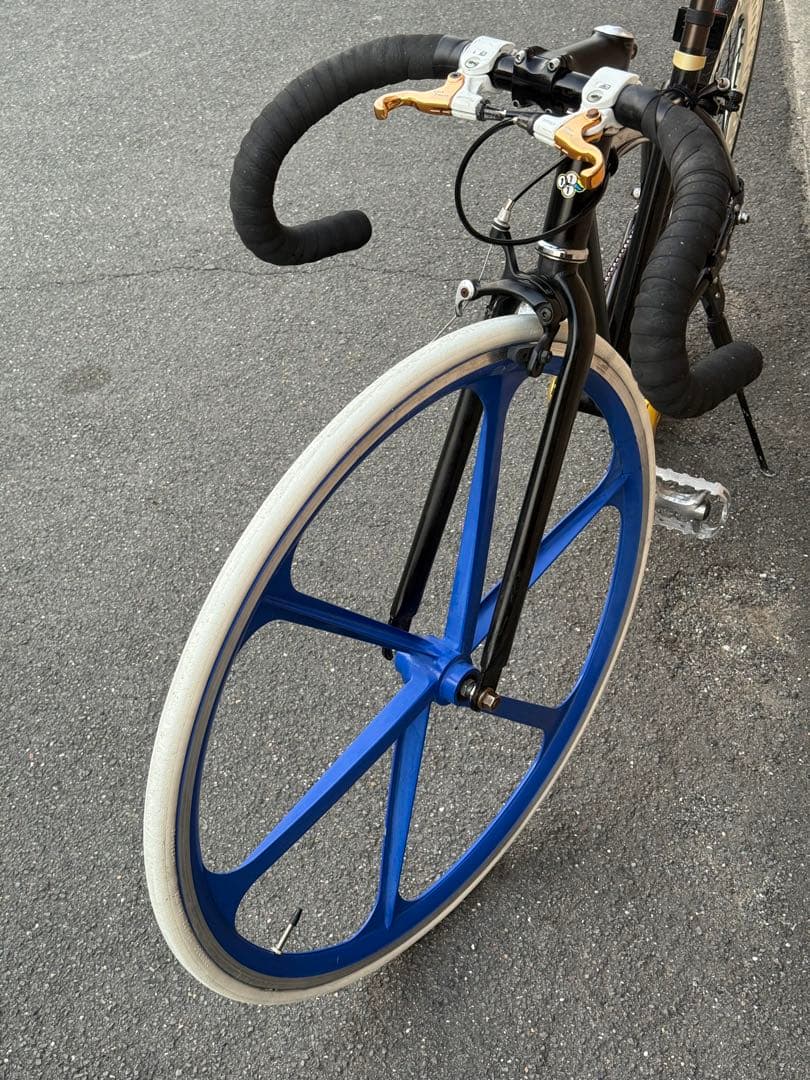 カスタム ピストバイク ドリルドエアロリム × ホワイトウォールタイヤ 自転車