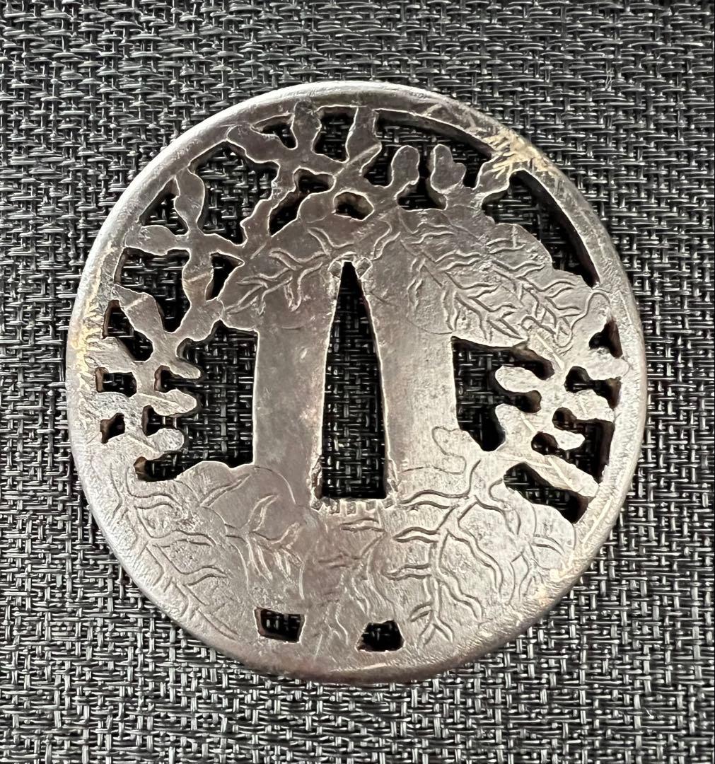 刀装具 刀鍔 鉃地 透かし鍔 吉祥文様 無銘 金象嵌 時代物 アンティーク 箱付