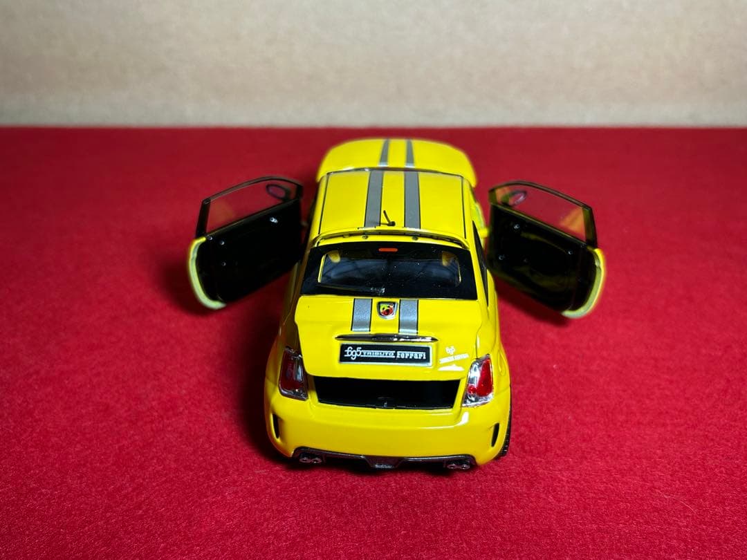 【超超レア】　ブラーゴ　1/24 アバルト 500 トリブート　フェラーリ