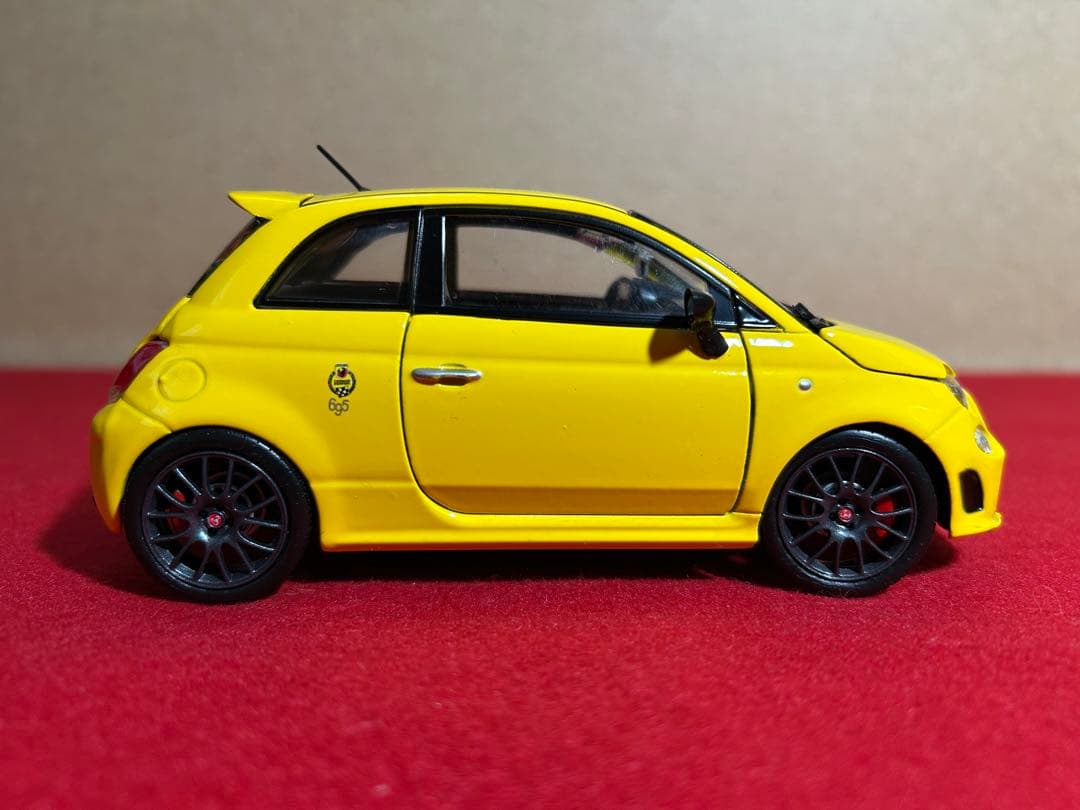 【超超レア】　ブラーゴ　1/24 アバルト 500 トリブート　フェラーリ