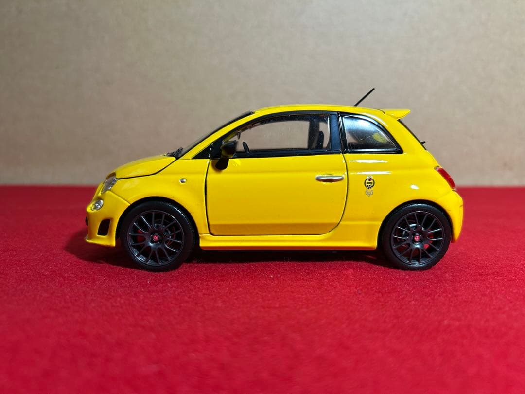 【超超レア】　ブラーゴ　1/24 アバルト 500 トリブート　フェラーリ