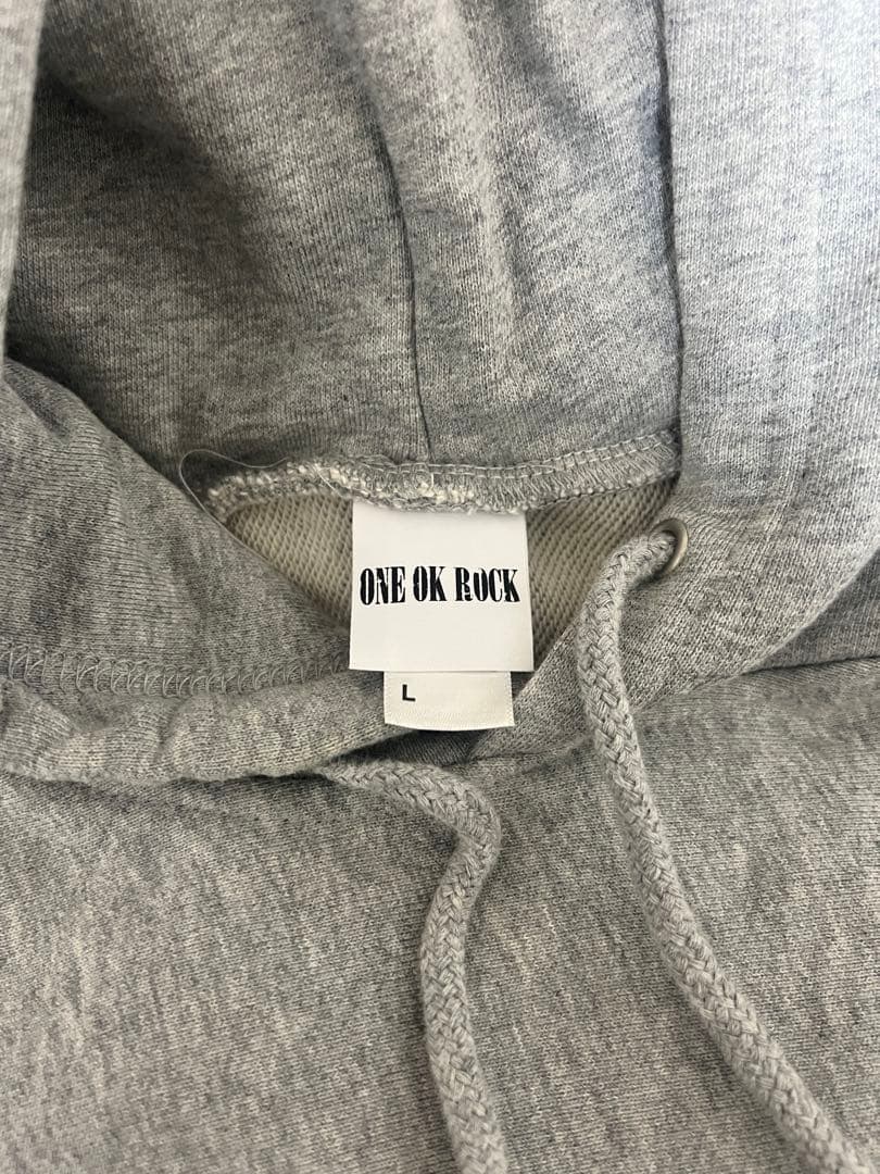 ONE OK ROCK 2024/グレー フード付きスウェットパーカー / L