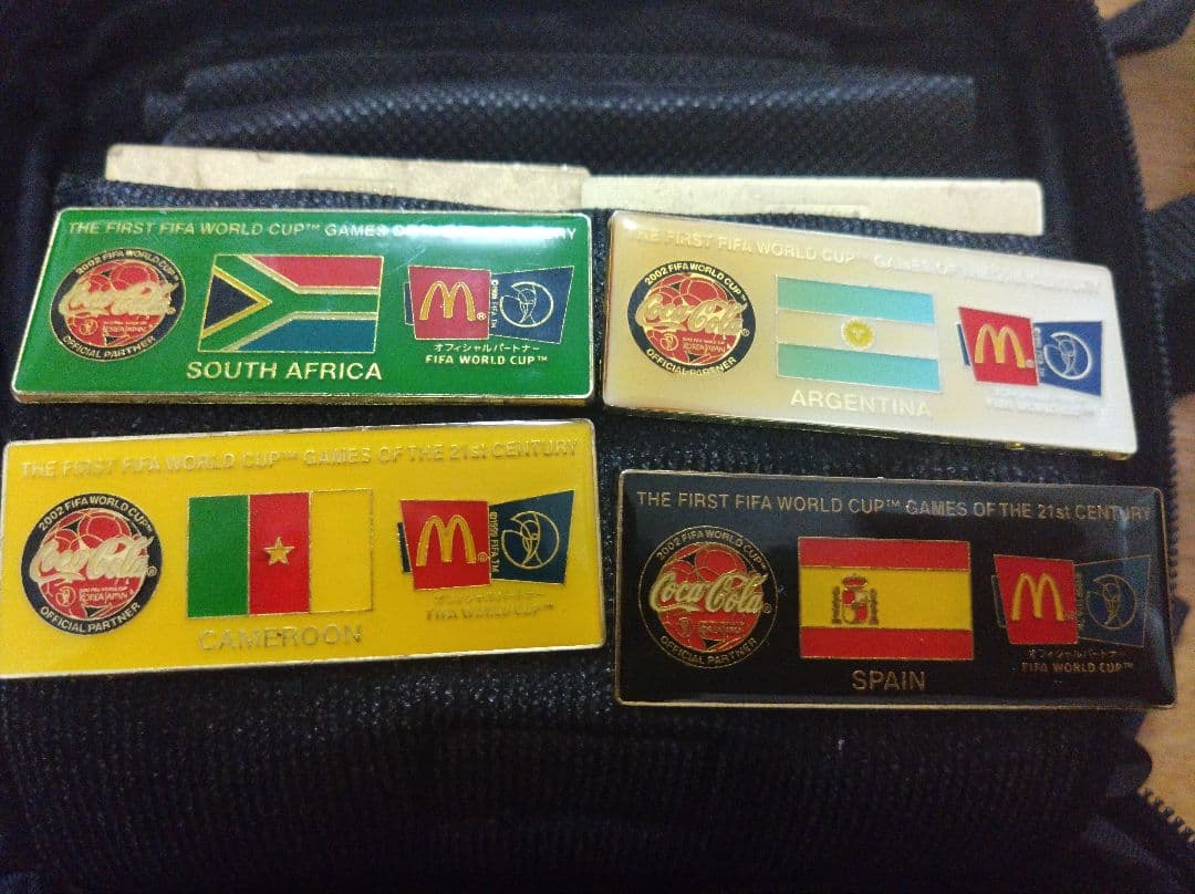 ピンバッジセット ケース付 サッカー2002日韓W杯