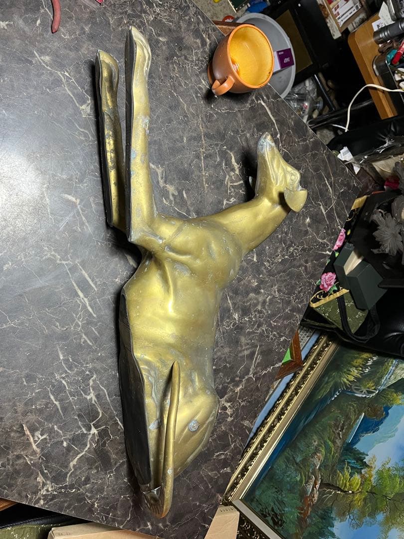 犬の置物　イングリッシュグレイハウンド　 真鍮製、オブジェ　真鍮製の犬