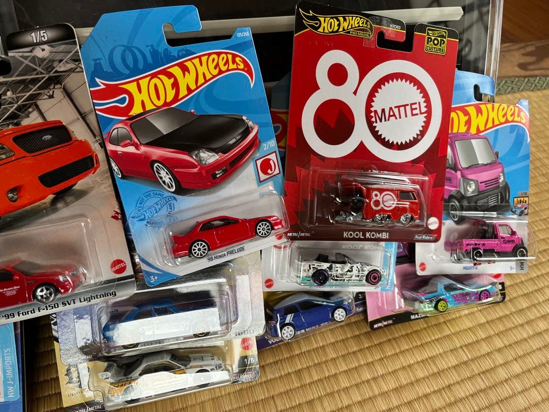 ホットウィール 48個とディスプレイ付き