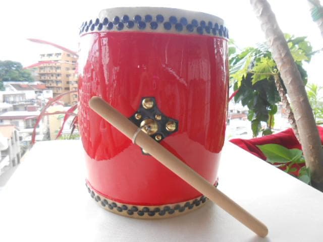 新品未使用(送料無料)17.980円Nエイサー小太鼓24cm*31cm 撥付黄牛