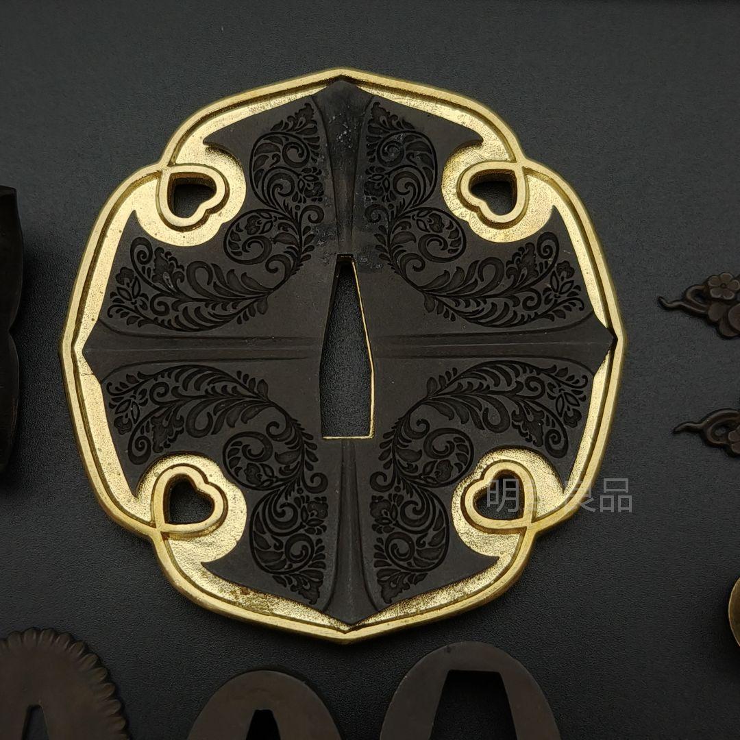 飾り太刀　太刀金具　煮黒　毛彫作　刀鍔　目貫　縁頭　切羽　鐺　柄鞘一式金具　銅製