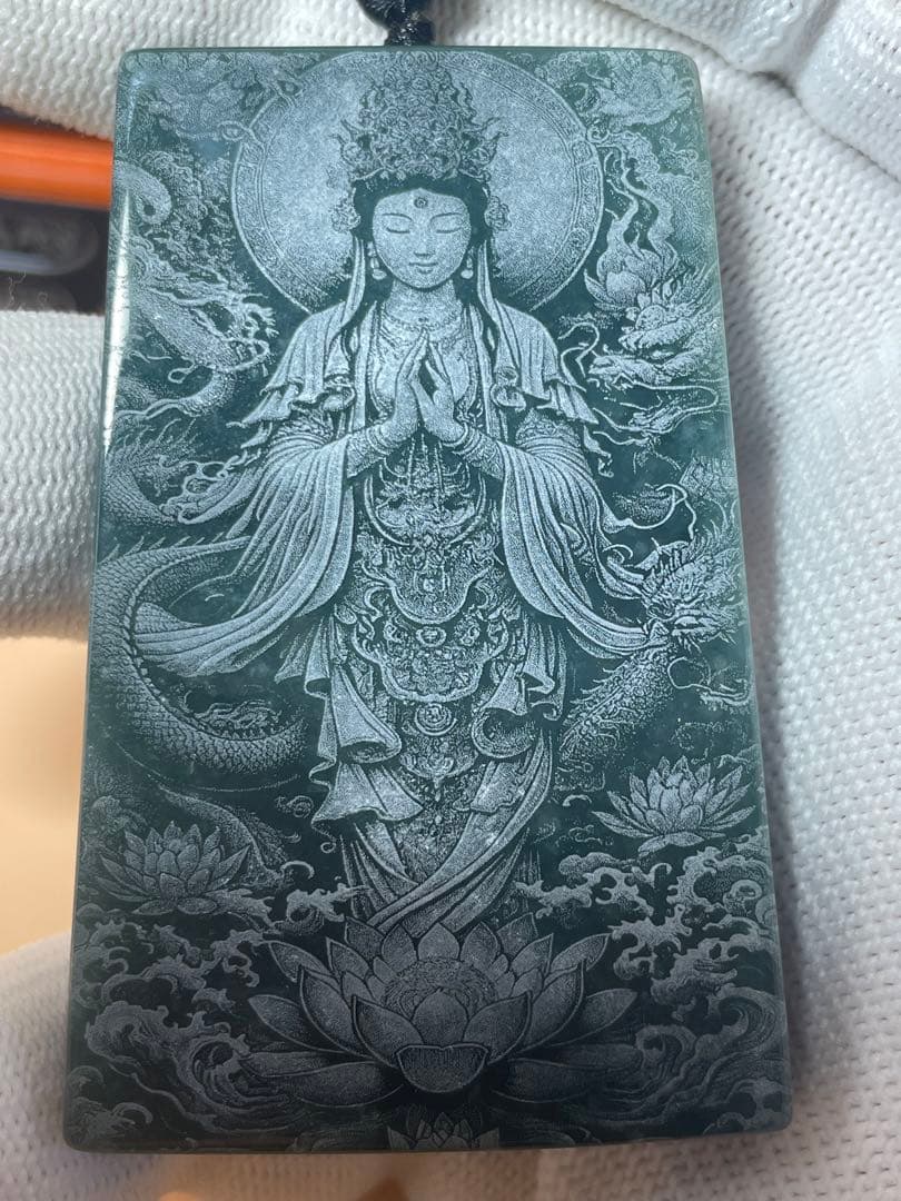 中国美術品・翡翠原石・観音盤龍・極細工3D浮彫・縁起・ペンダント・地上最強御守