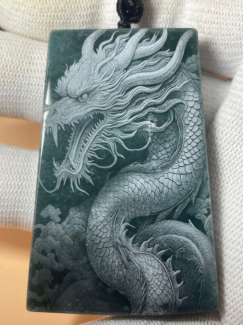 中国美術品・翡翠原石・観音盤龍・極細工3D浮彫・縁起・ペンダント・地上最強御守