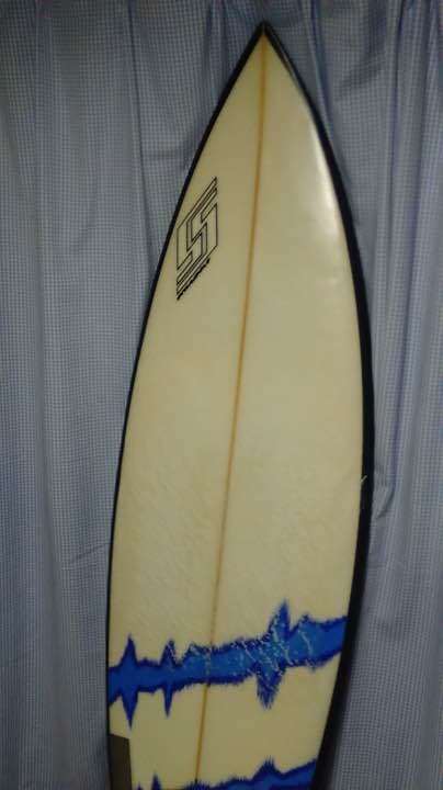 サーフボード ショートボード 流行りの形で、初心者OK